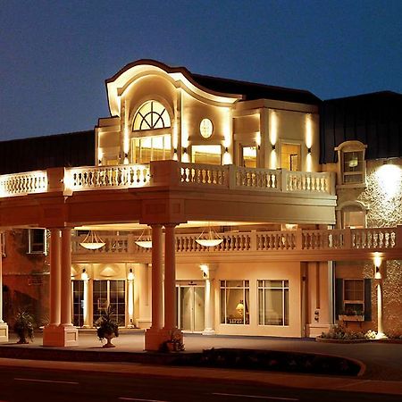 Chateau Louis Hotel & Conference Centre Эдмонтон Экстерьер фото