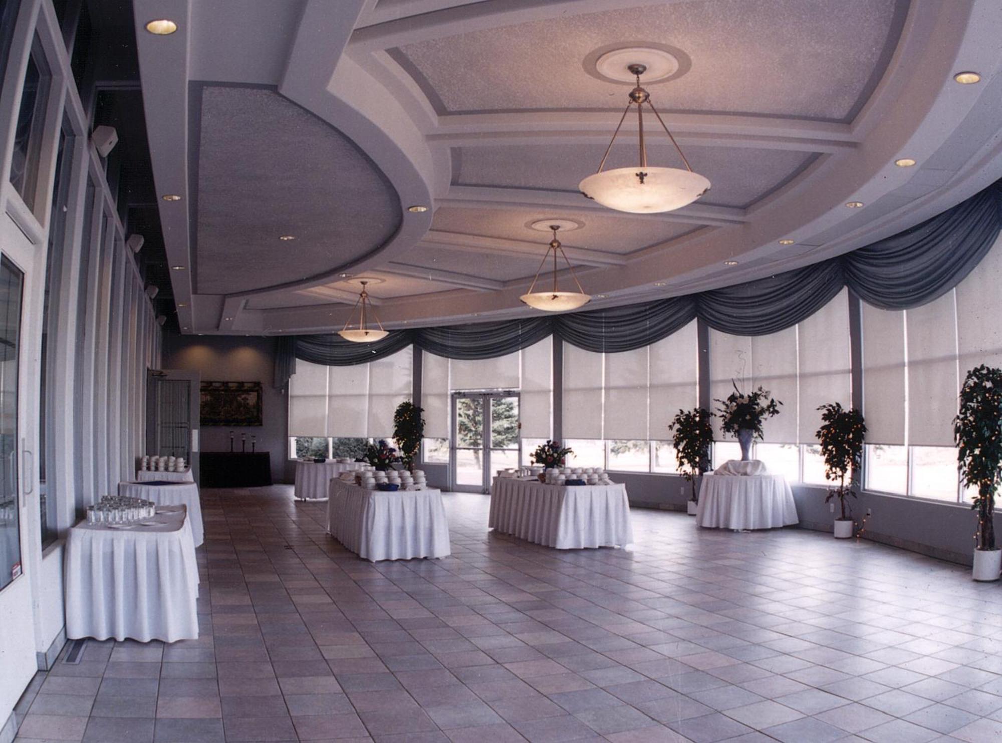 Chateau Louis Hotel & Conference Centre Эдмонтон Экстерьер фото