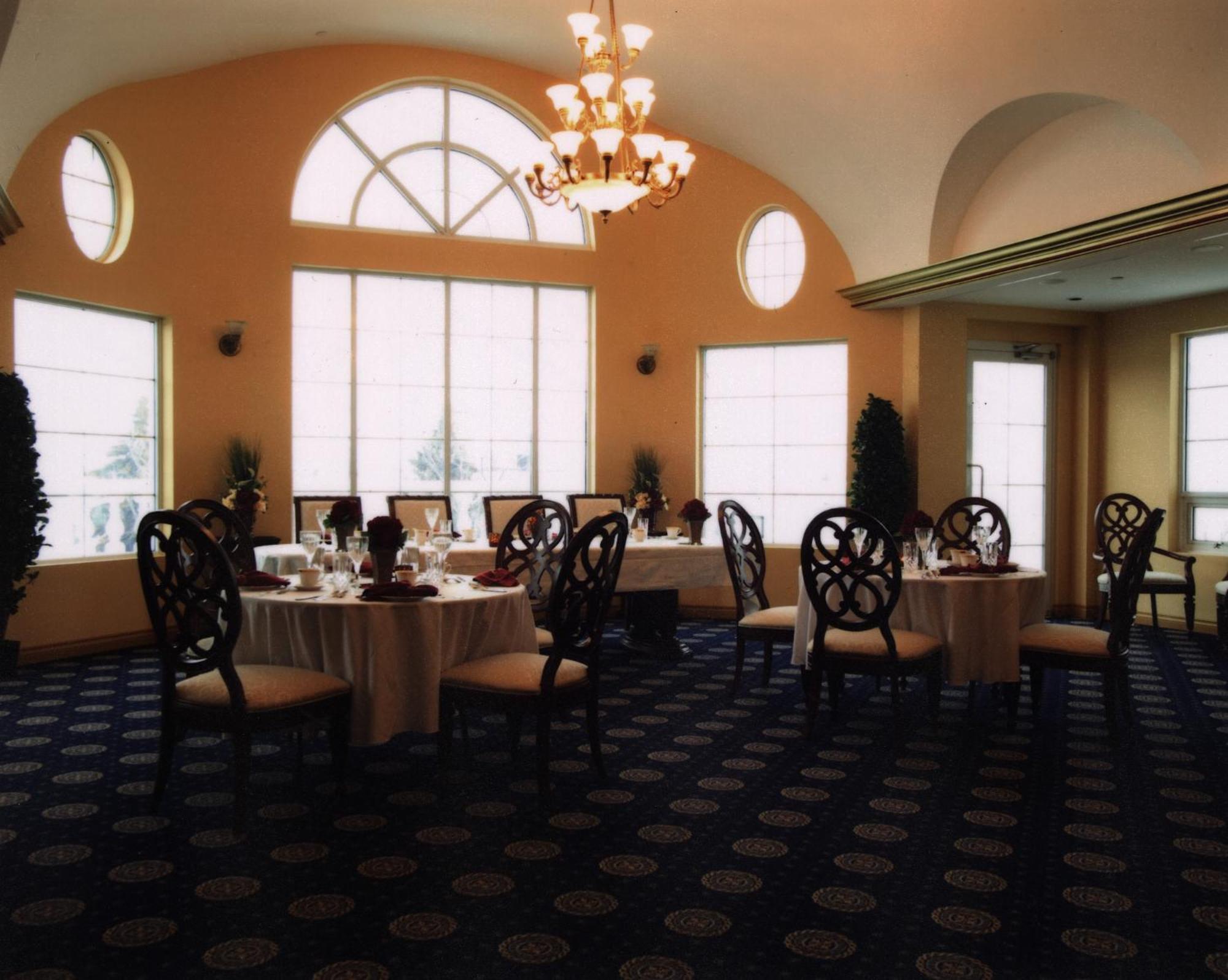 Chateau Louis Hotel & Conference Centre Эдмонтон Экстерьер фото