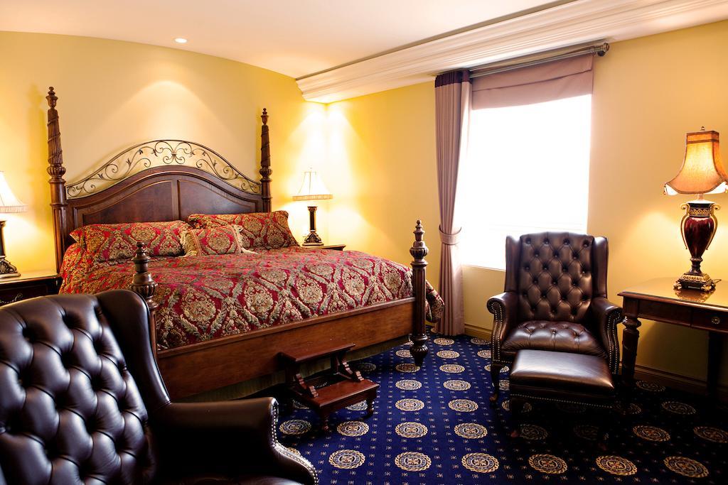 Chateau Louis Hotel & Conference Centre Эдмонтон Экстерьер фото