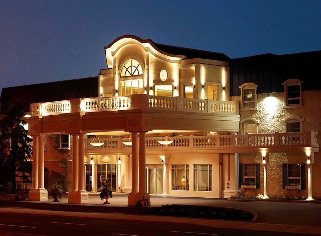 Chateau Louis Hotel & Conference Centre Эдмонтон Экстерьер фото