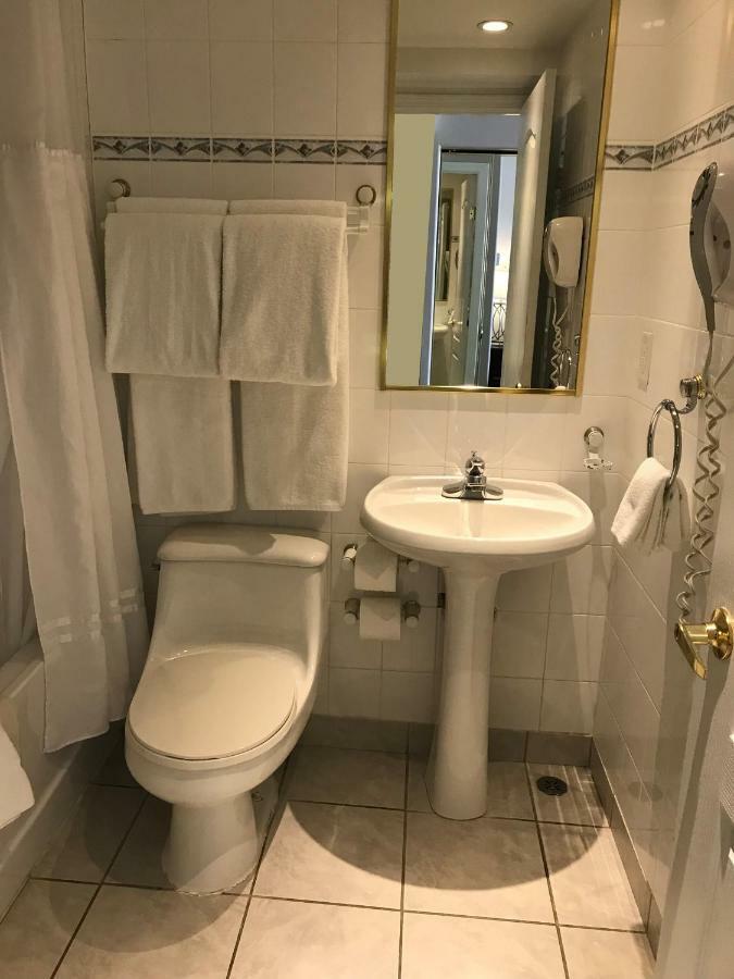 Chateau Louis Hotel & Conference Centre Эдмонтон Экстерьер фото