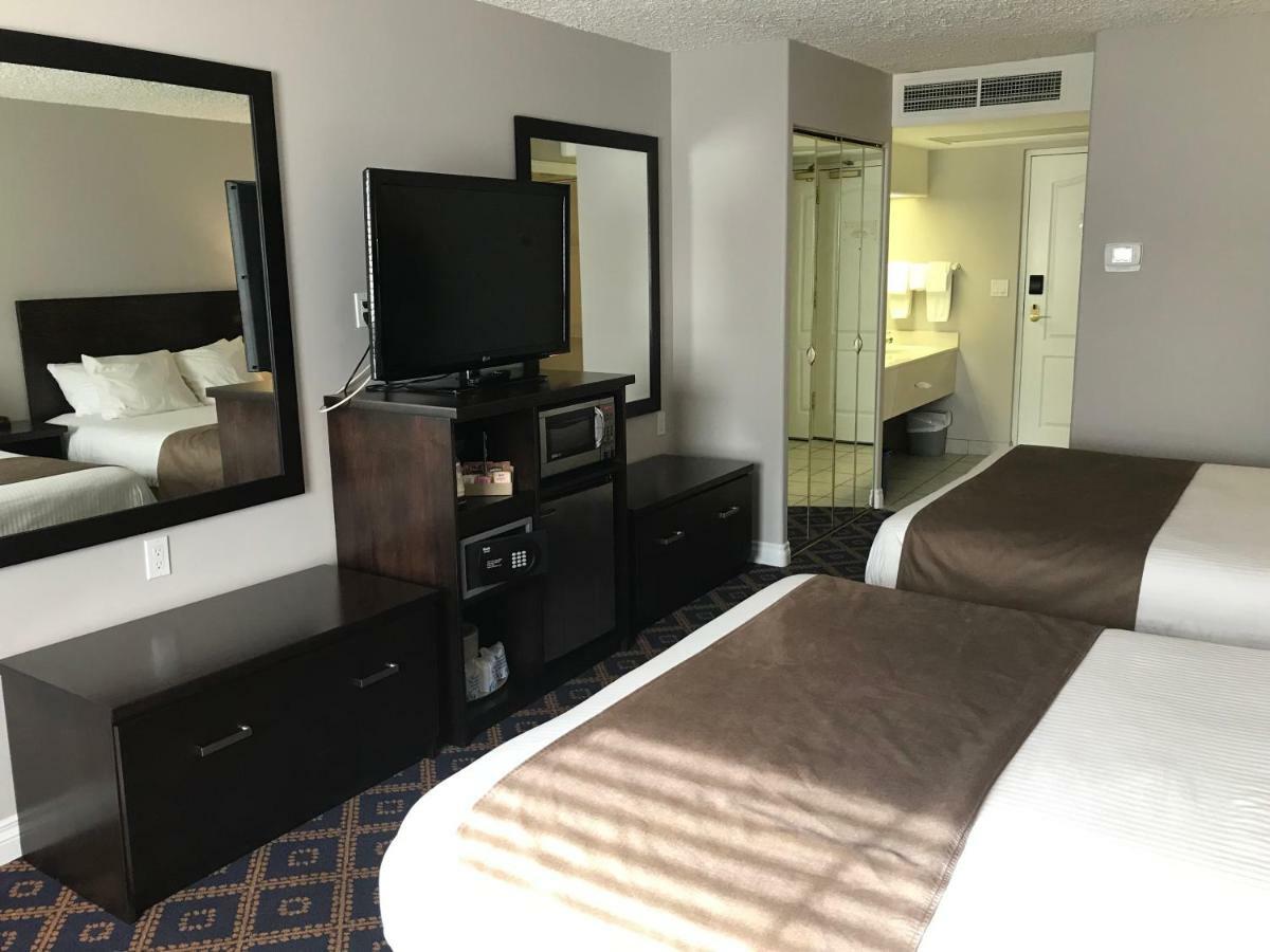 Chateau Louis Hotel & Conference Centre Эдмонтон Экстерьер фото