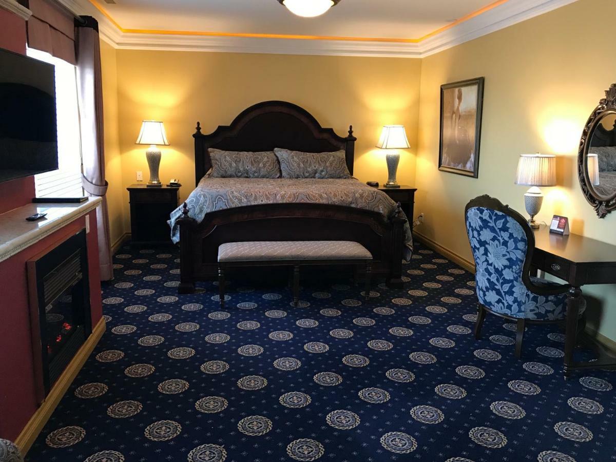 Chateau Louis Hotel & Conference Centre Эдмонтон Экстерьер фото