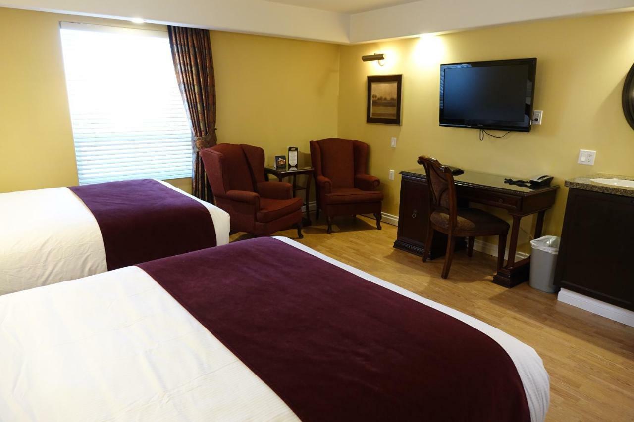 Chateau Louis Hotel & Conference Centre Эдмонтон Экстерьер фото