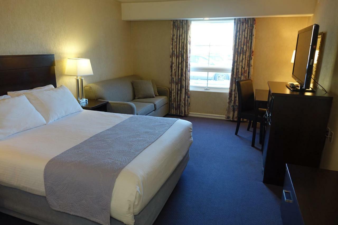 Chateau Louis Hotel & Conference Centre Эдмонтон Экстерьер фото